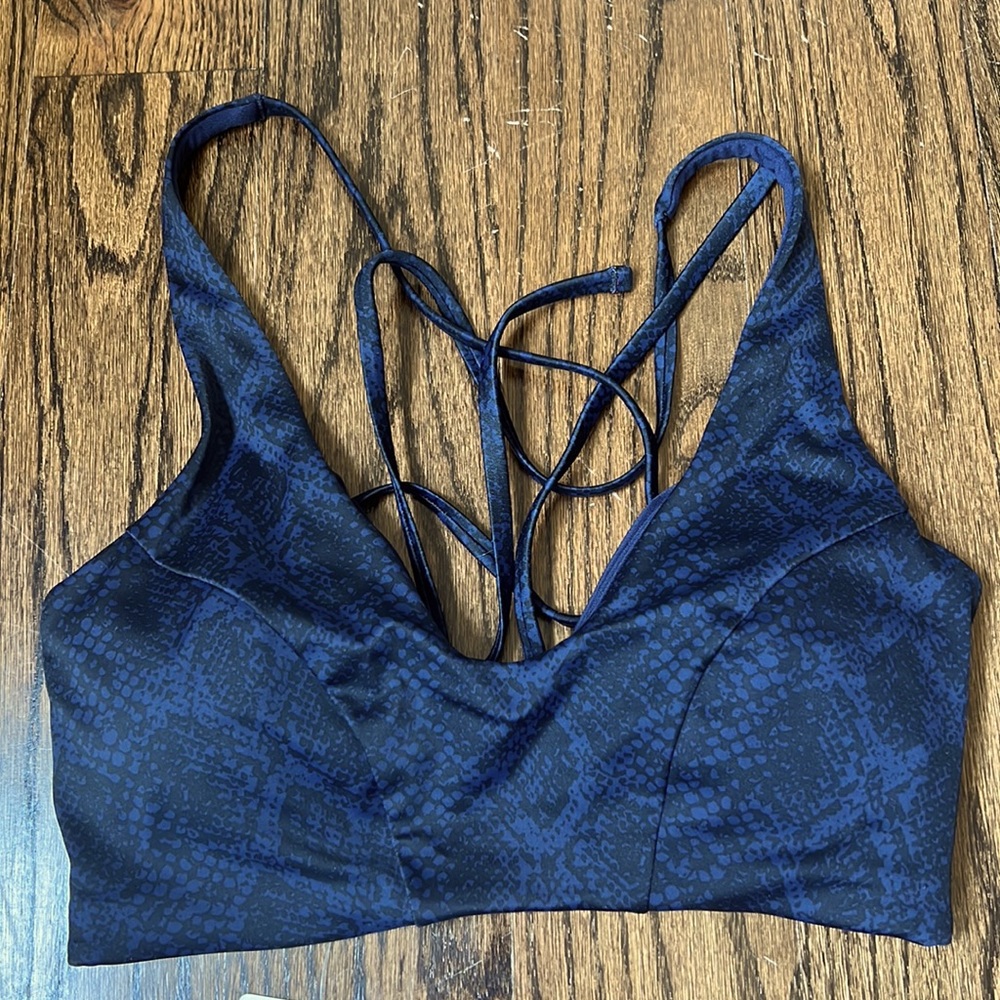 Athleta Snake Triangle Bikini Top. Large.